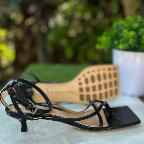 BOTTEGA VENETA
Stretch strap sandals Mid Heel 1.8”
$990 size 37  with dust bag - Picture 10 of 17